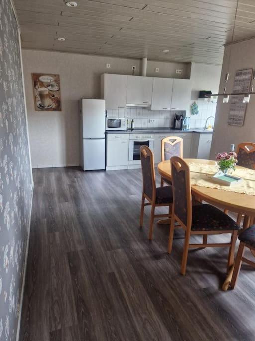 Gemuetliche 3-Zimmer-Wohnung, Zentral Gelegen Apensen Luaran gambar